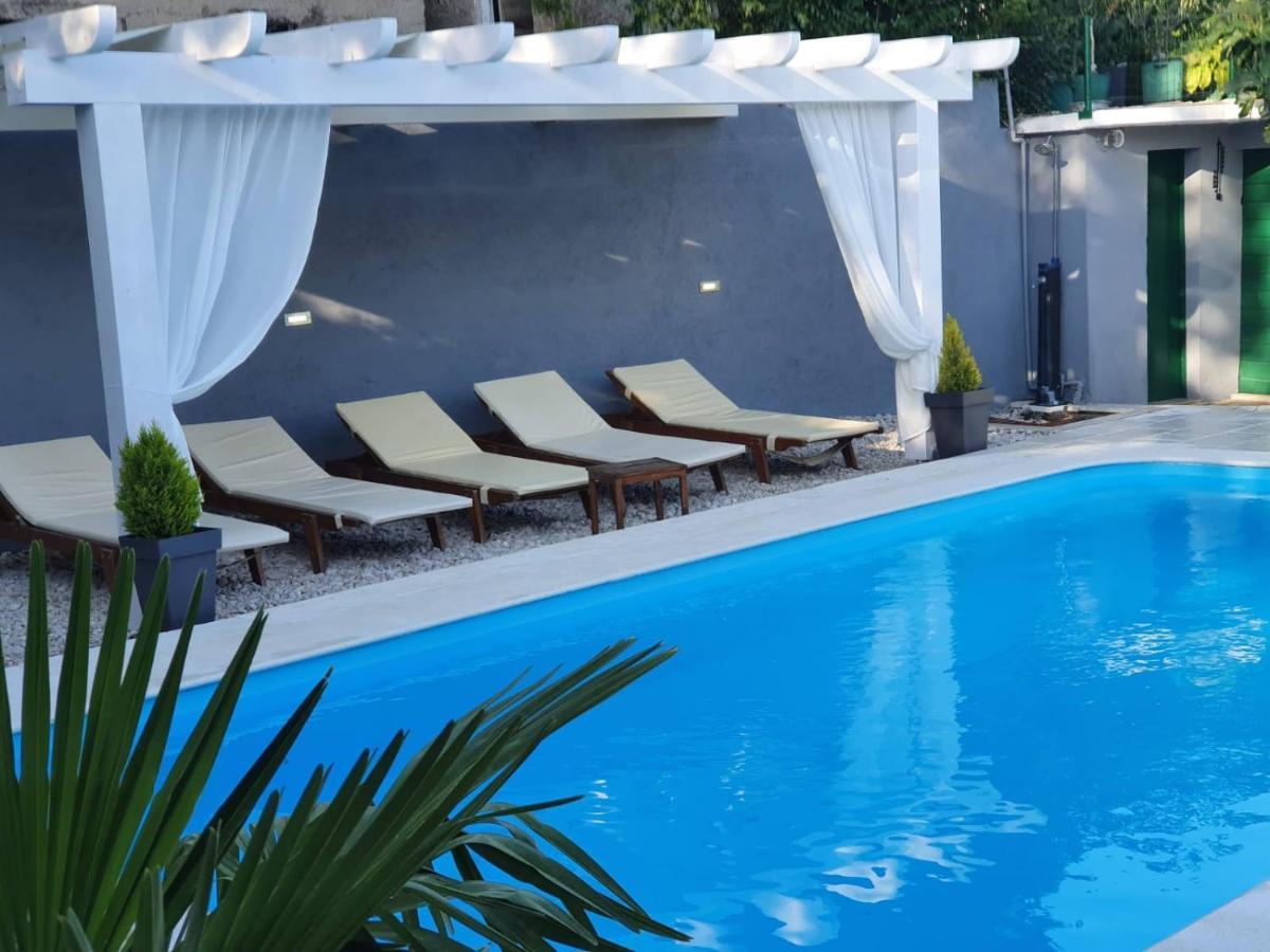 Holiday Home Zezevica - Heated Pool Šestanovac Eksteriør bilde